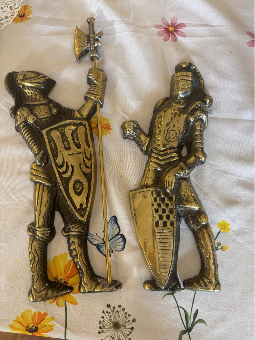 Vtg Medieval Knight Wall Plaques Set of 2 Cast Metal Japan 15” – One Incomplete